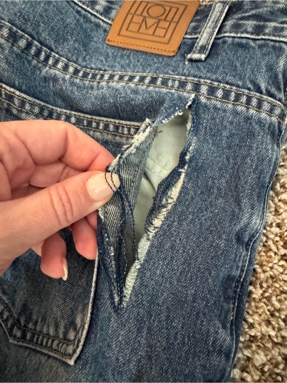 Toteme barrel Jeans with flaw - Picture 7 of 7